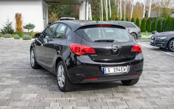 Opel Astra cena 28950 przebieg: 182550, rok produkcji 2010 z Nisko małe 781